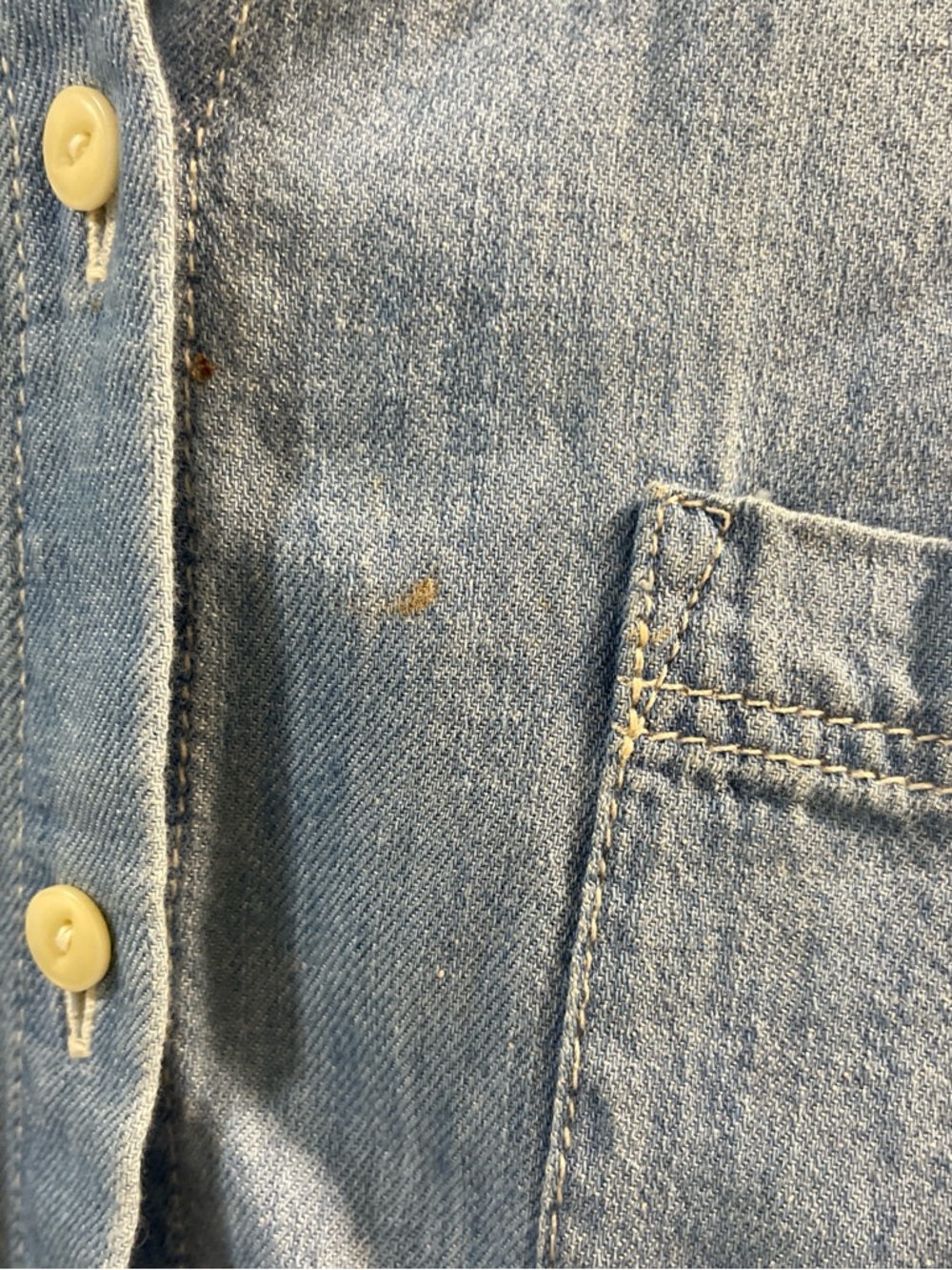 Madewell Women’s Light Wash Denim Button-Up Shirt Have Two Spots - Picture 5 of 5
